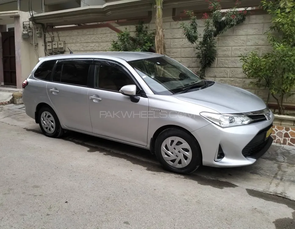 Toyota Corolla Fielder 2018 for Sale in Karachi Image-1