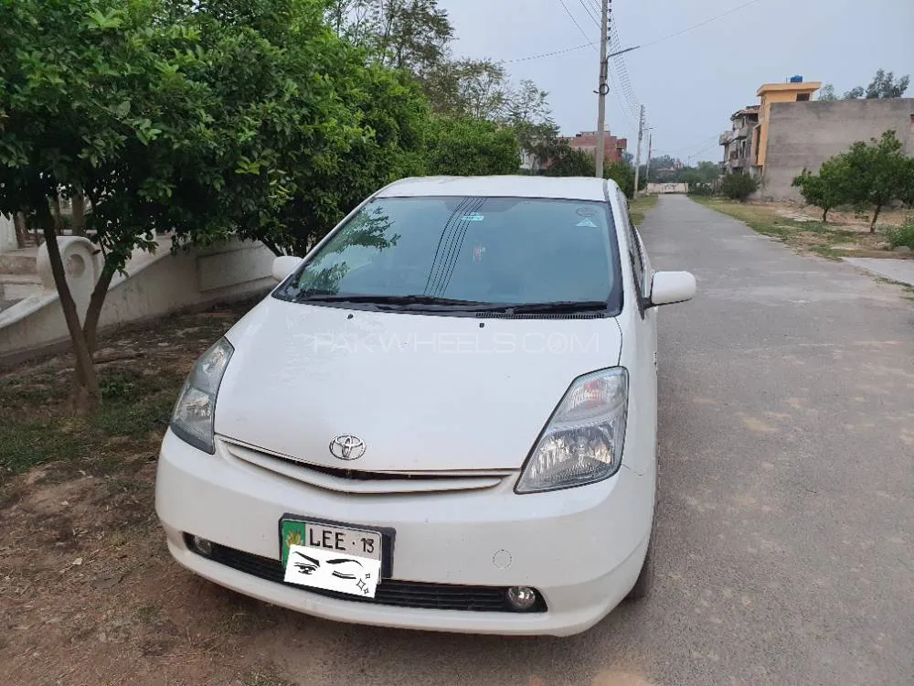 Toyota Prius 2007 for Sale in Lahore Image-1