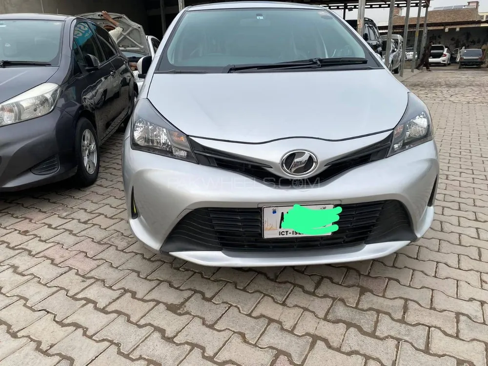 Toyota Vitz 2015 for Sale in Mardan Image-1