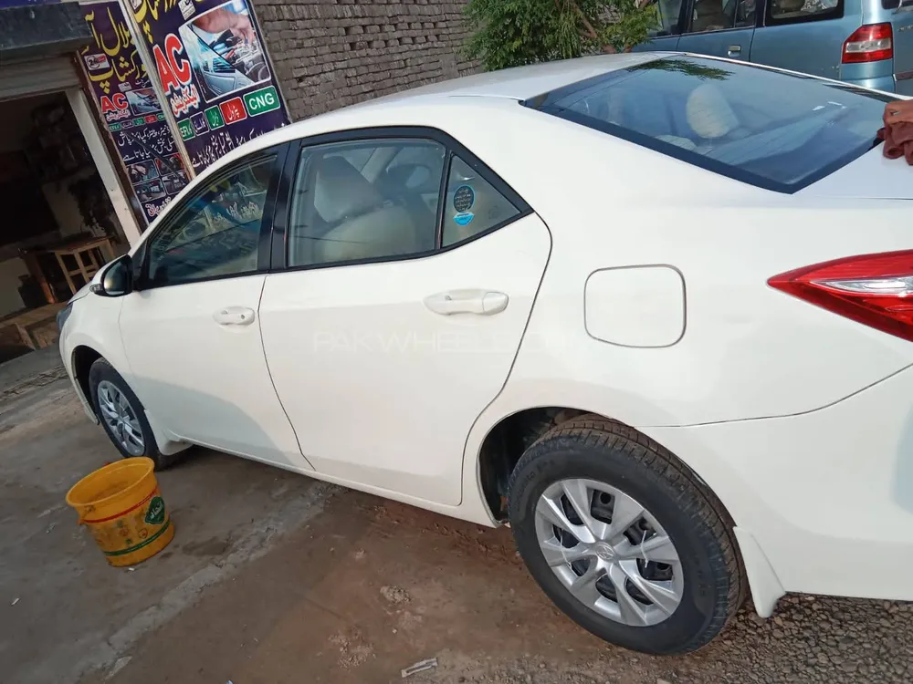 Toyota Corolla 2015 for Sale in Chichawatni Image-1
