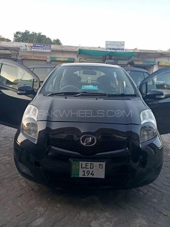 Toyota Vitz 2010 for Sale in Vehari Image-1