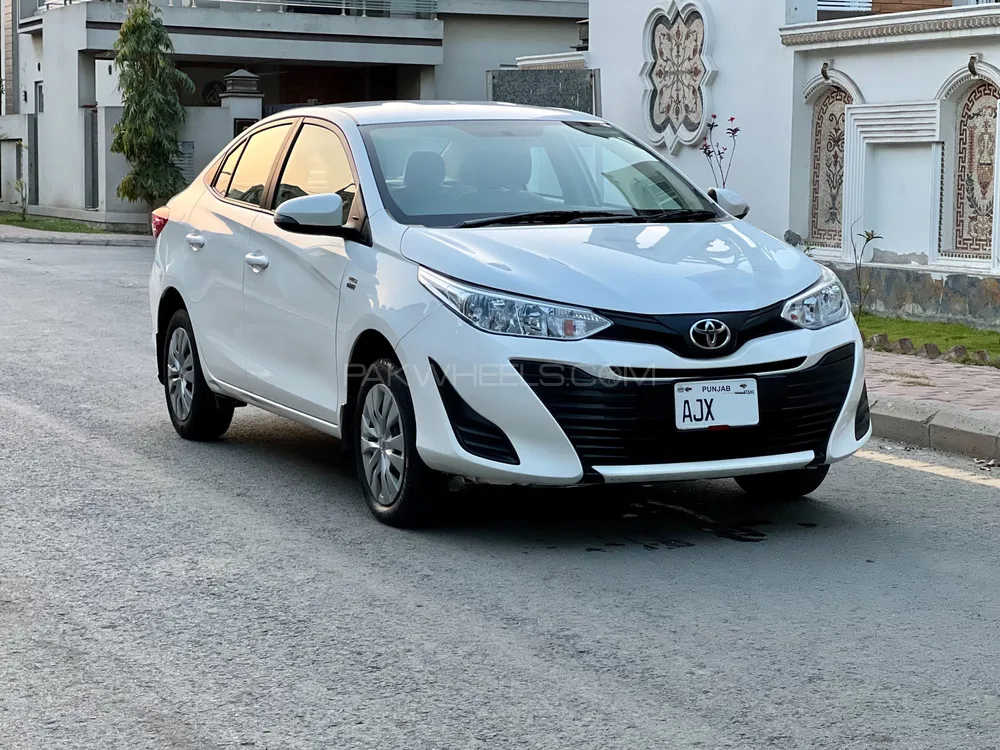 Toyota Yaris Sedan 2020 for Sale in Lahore Image-1