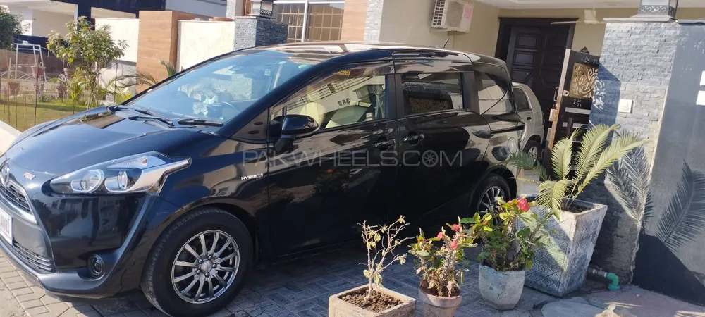Toyota Sienta 2016 for Sale in Islamabad Image-1