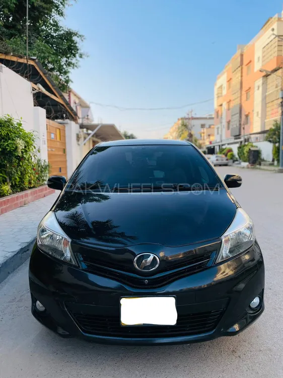 Toyota Vitz 2011 for Sale in Karachi Image-1