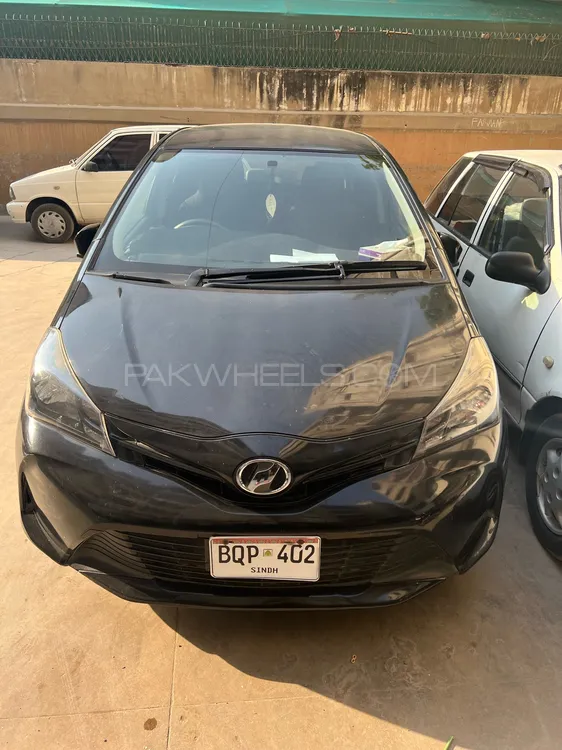 Toyota Vitz 2015 for Sale in Karachi Image-1