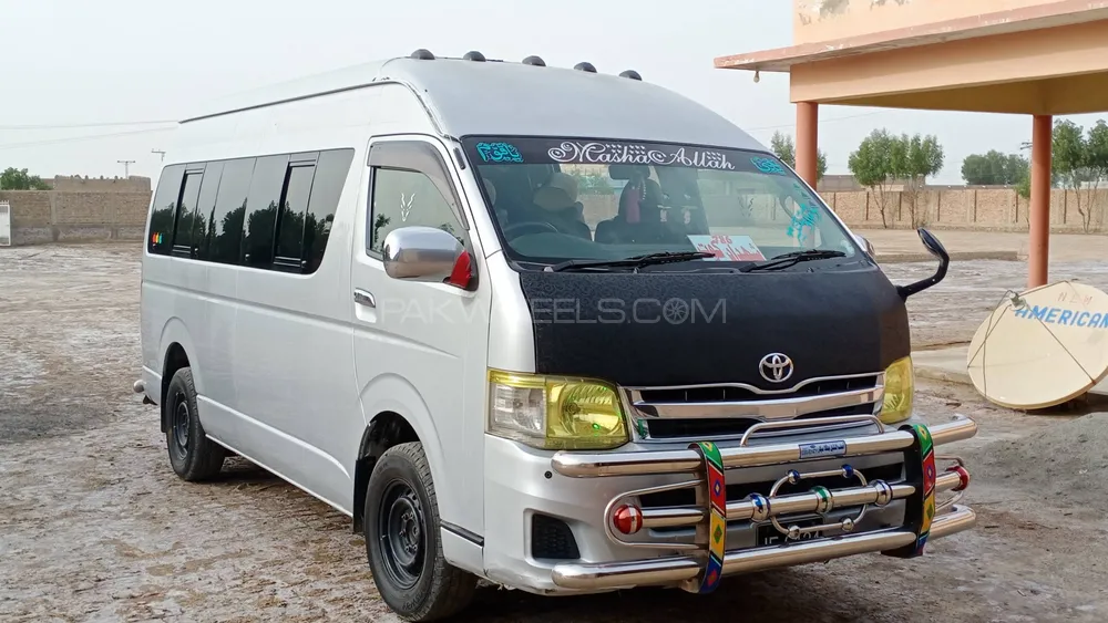 Toyota Hiace 2011 for Sale in Karachi Image-1
