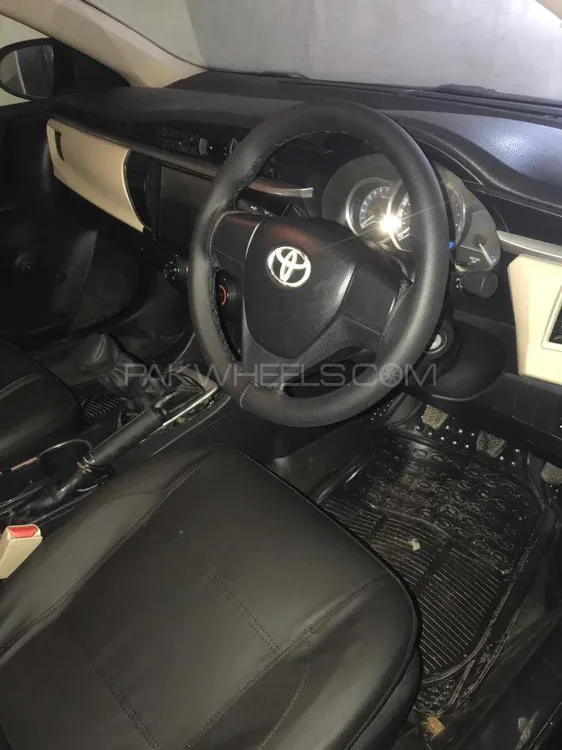 Toyota Corolla 2015 for Sale in Karachi Image-1