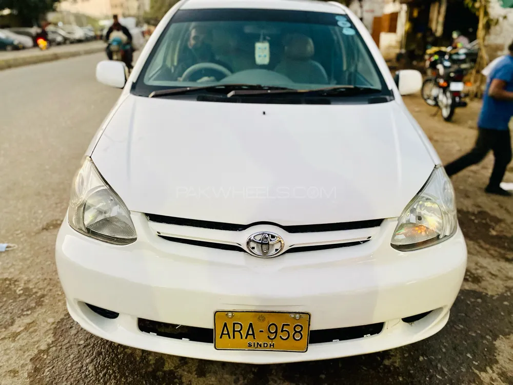 Toyota Platz 2004 for Sale in Karachi Image-1