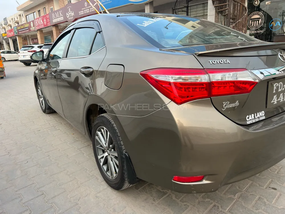 Toyota Corolla 2016 for Sale in Faisalabad Image-1