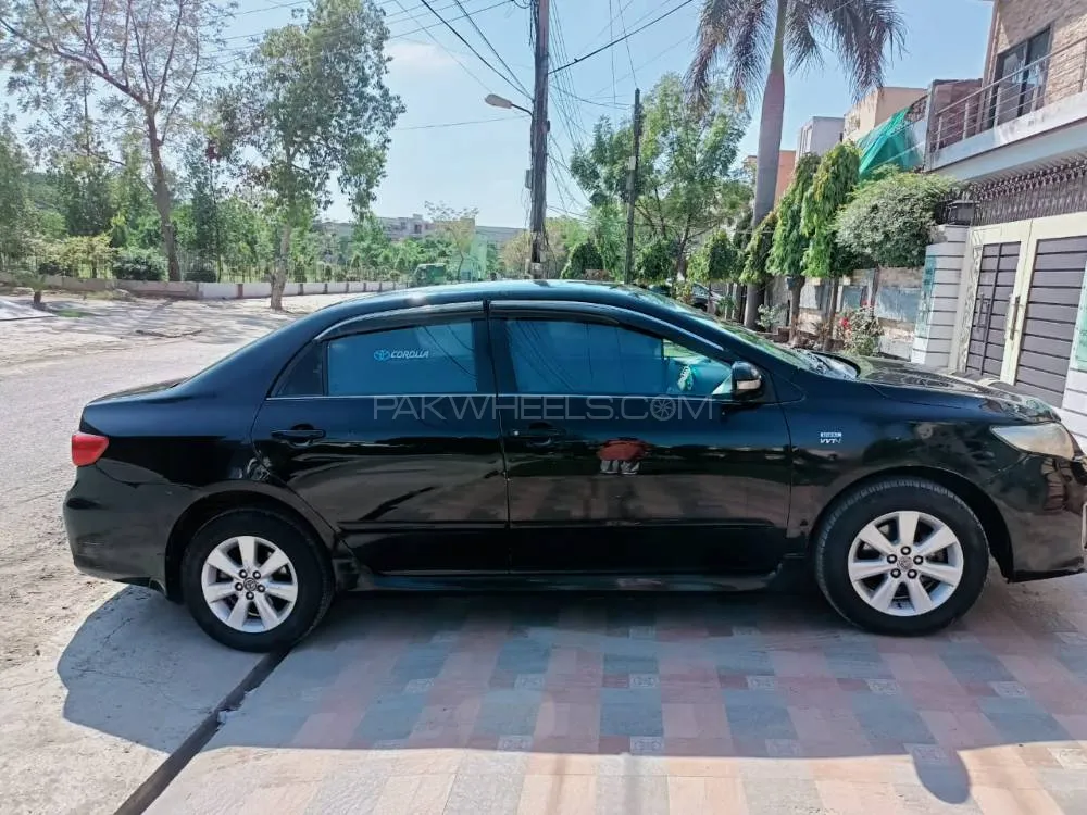 Toyota Corolla 2013 for Sale in Lahore Image-1