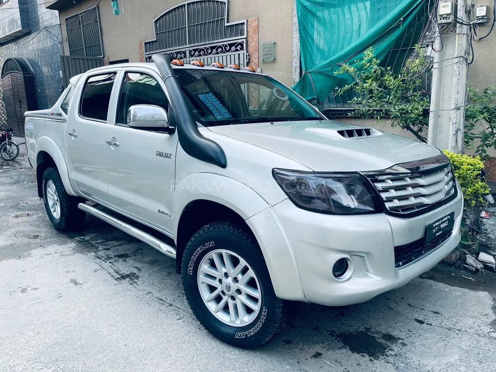 Toyota Hilux 2009 for Sale in Lahore Image-1