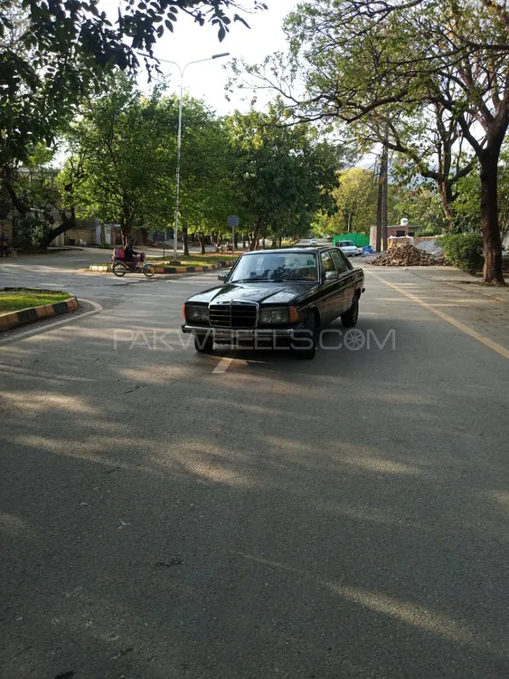 Mercedes Benz 200 D 1981 for Sale in Islamabad Image-1