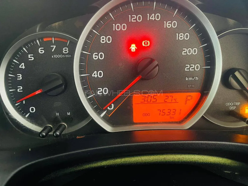 Toyota Vitz 2011 for Sale in Karachi Image-1
