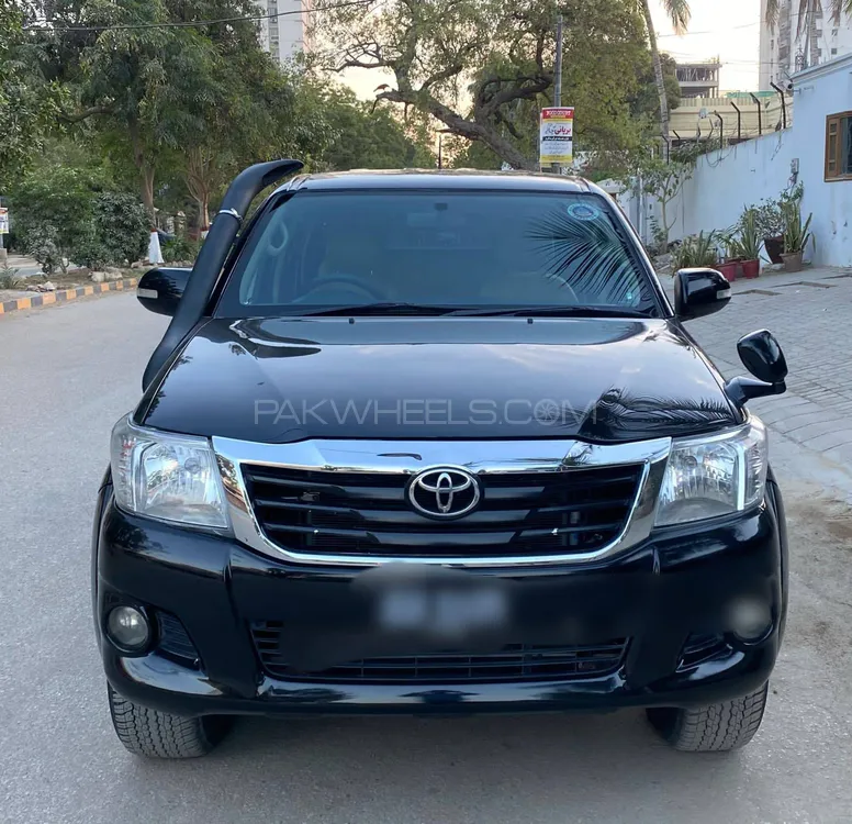 Toyota Hilux 2014 for Sale in Karachi Image-1