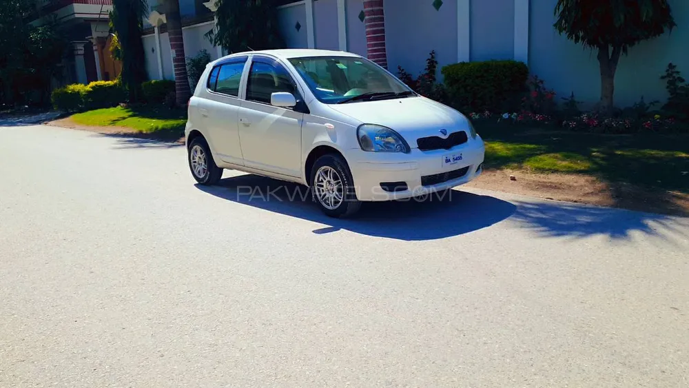 Toyota Vitz 2004 for Sale in Peshawar Image-1