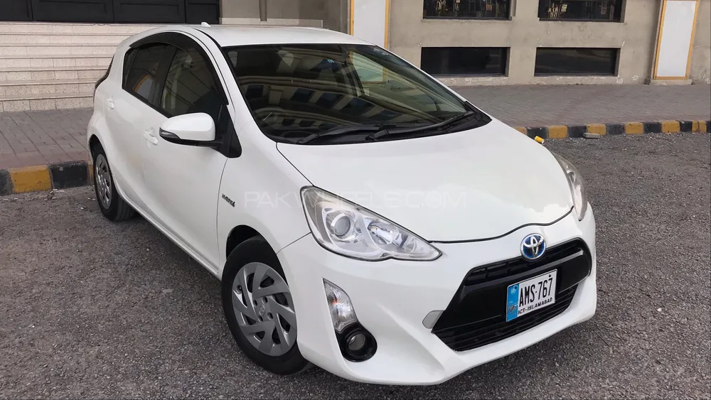 Toyota Aqua 2016 for Sale in Islamabad Image-1