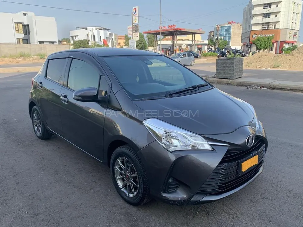 Toyota Vitz 2017 for Sale in Karachi Image-1