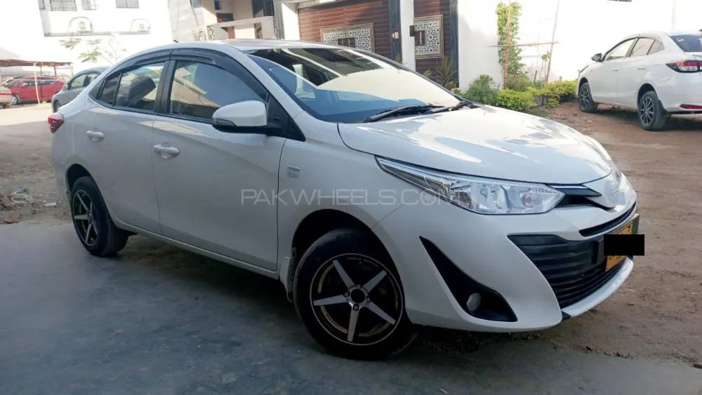 Toyota Yaris Sedan 2021 for Sale in Karachi Image-1