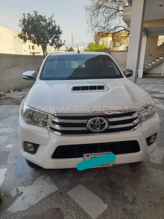 Toyota Hilux 2016 for Sale in Abbottabad Image-1