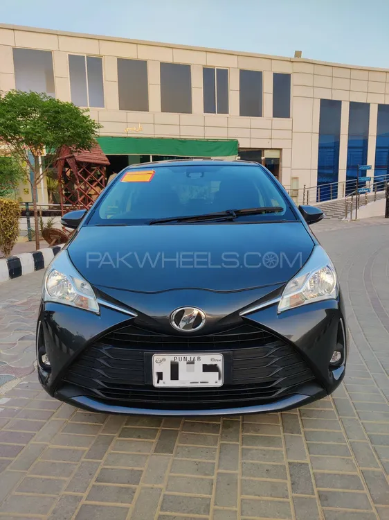 Toyota Vitz 2017 for Sale in Lahore Image-1