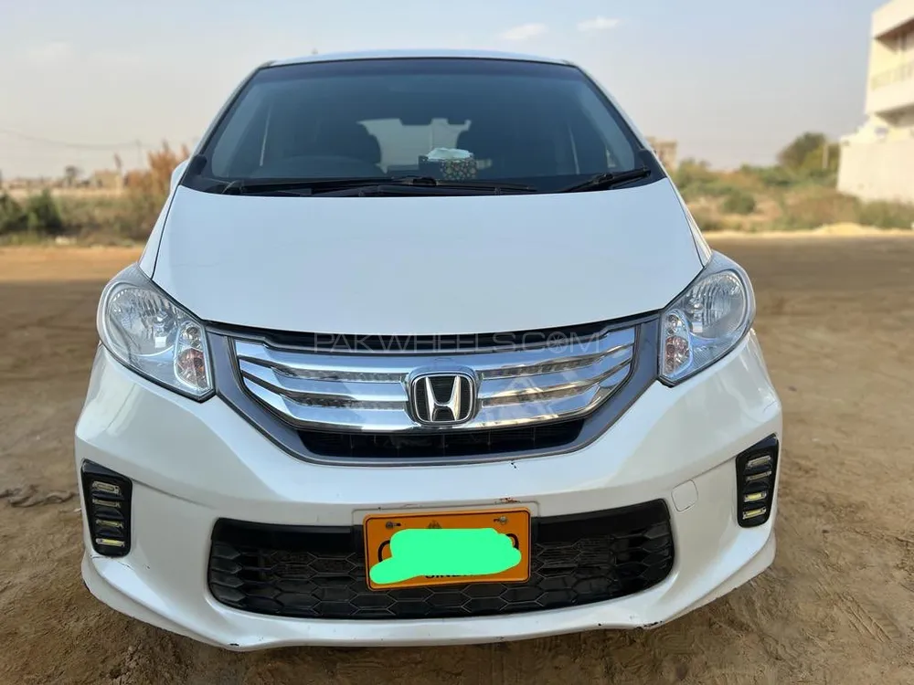 Honda Freed 2013 for Sale in Karachi Image-1