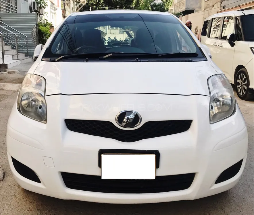 Toyota Vitz 2010 for Sale in Karachi Image-1