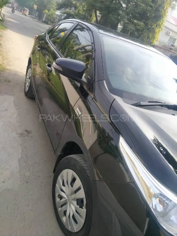 Toyota Yaris Sedan 2020 for Sale in Lahore Image-1