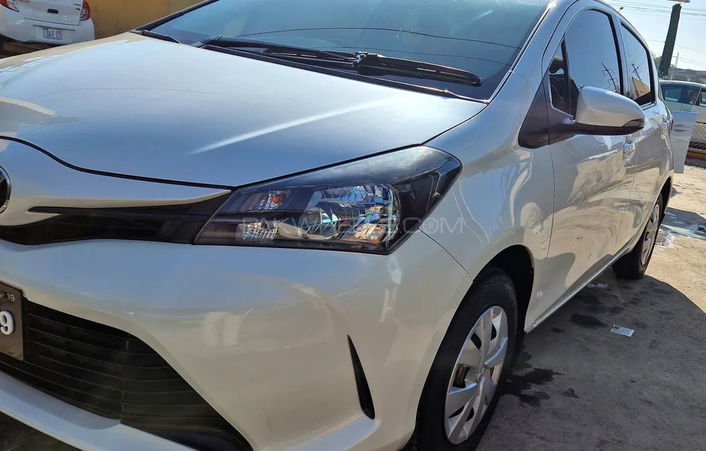 Toyota Vitz 2014 for Sale in Peshawar Image-1