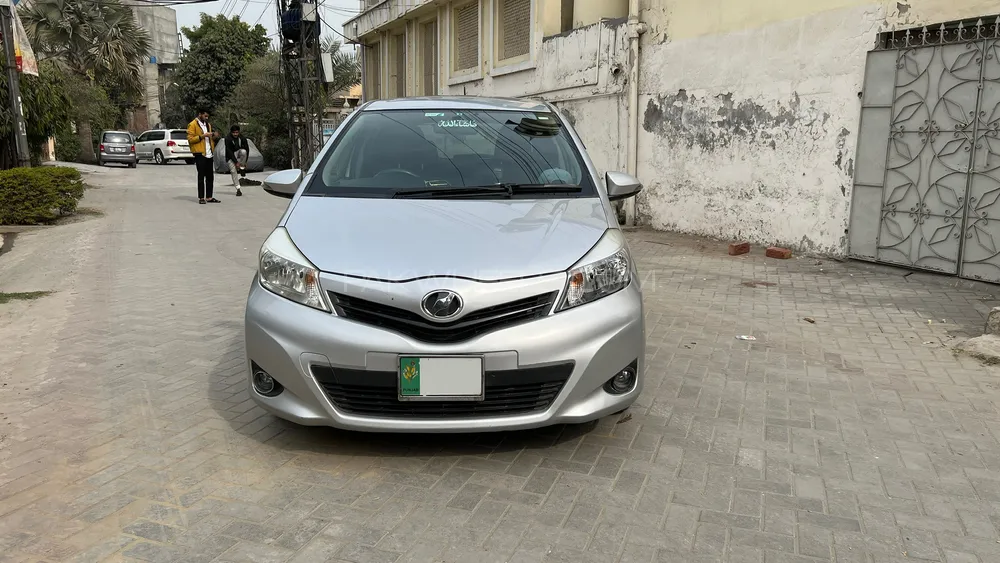 Toyota Vitz 2013 for Sale in Lahore Image-1