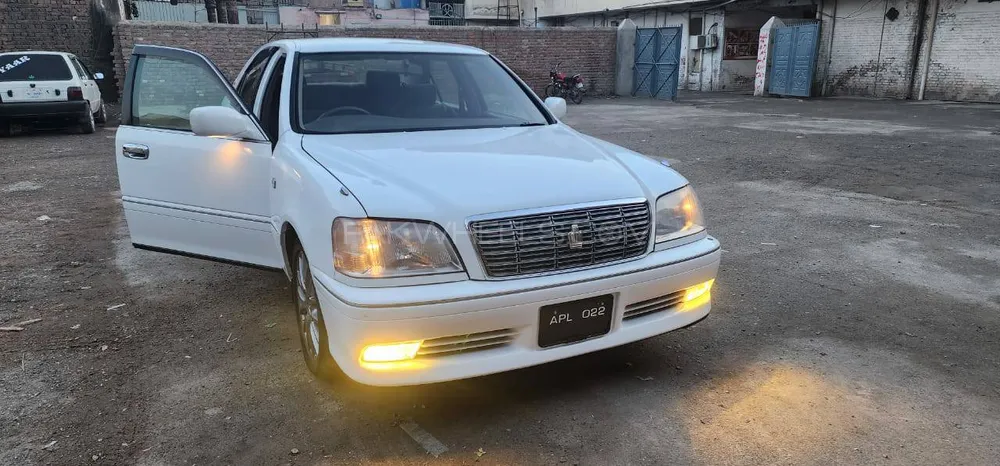 Toyota Crown 2000 for Sale in Peshawar Image-1