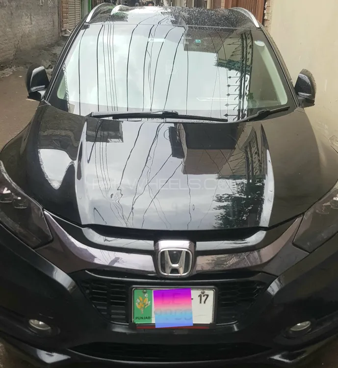 Honda Vezel 2017 for Sale in Lahore Image-1