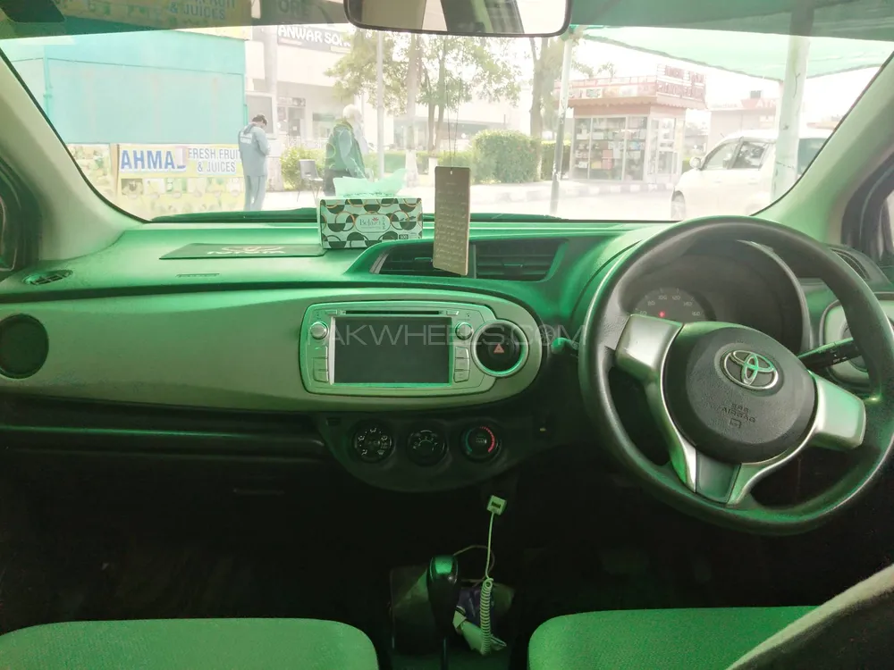 Toyota Vitz 2012 for Sale in Islamabad Image-1