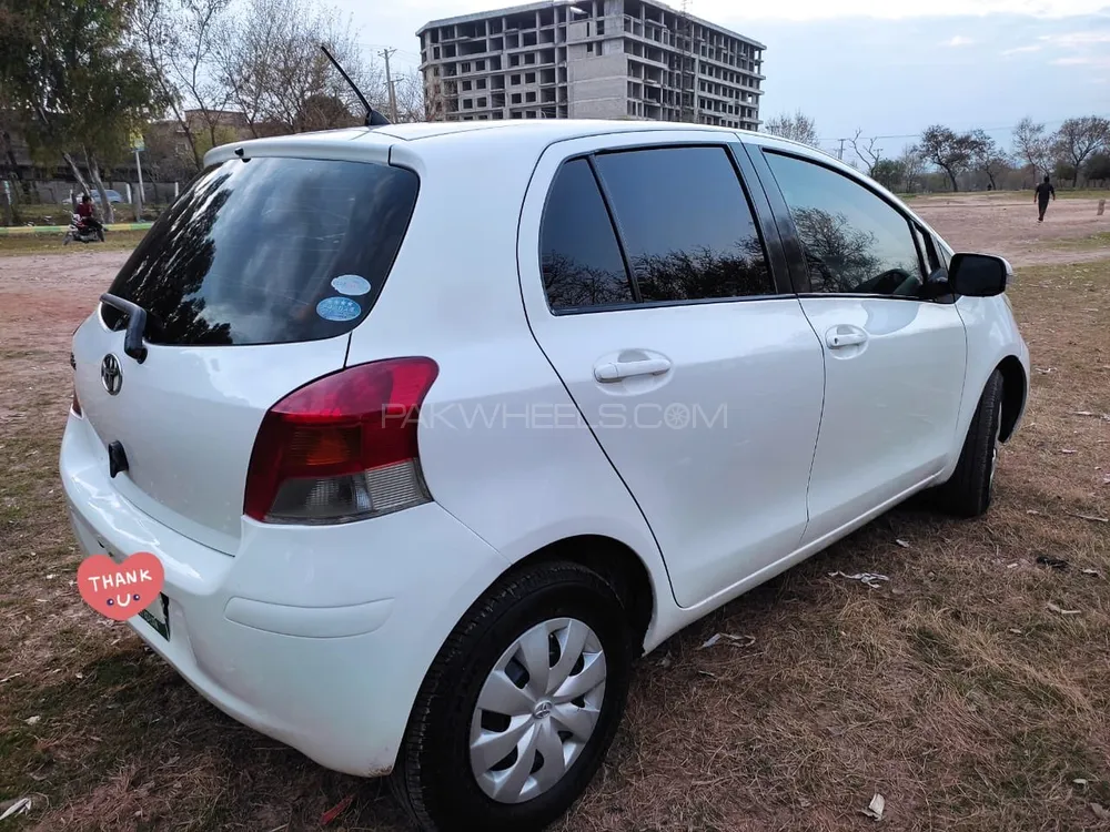 Toyota Vitz 2010 for Sale in Lahore Image-1