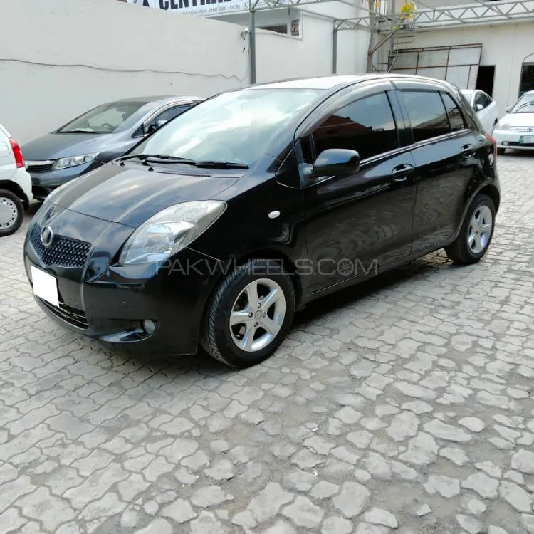 Toyota Vitz 2007 for Sale in Lahore Image-1