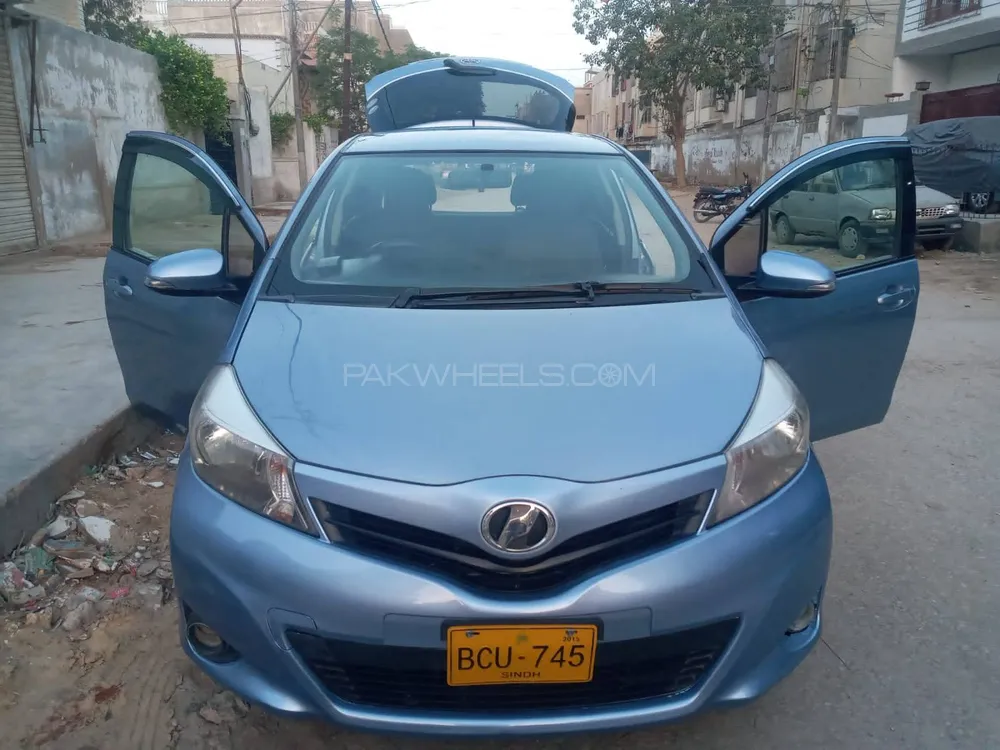 Toyota Vitz 2011 for Sale in Karachi Image-1