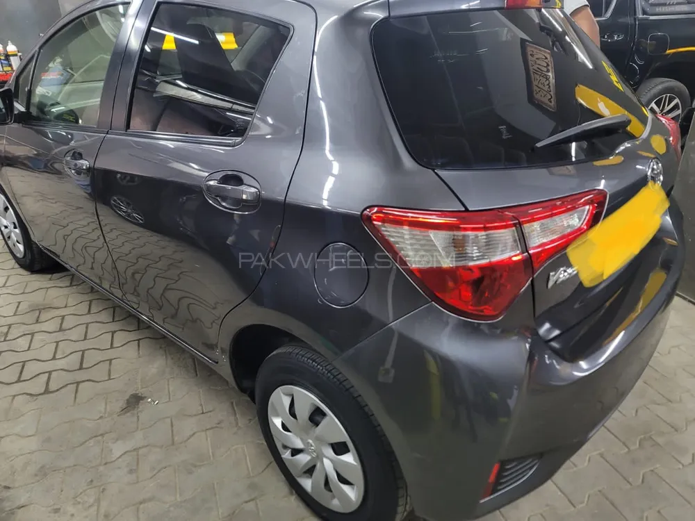 Toyota Vitz 2017 for Sale in Karachi Image-1