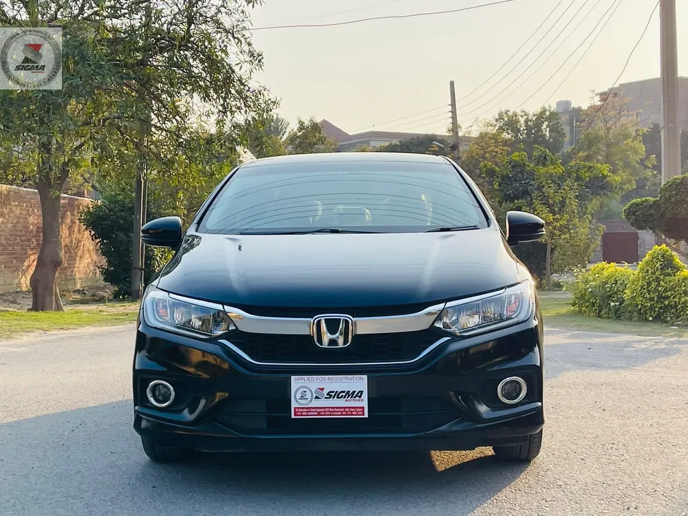 Honda Grace Hybrid 2019 for Sale in Lahore Image-1