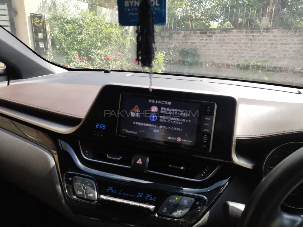 Toyota C-HR 2017 for Sale in Lahore Image-1