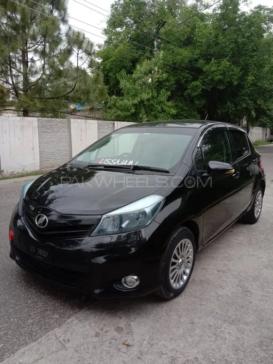 Toyota Vitz 2011 for Sale in Peshawar Image-1