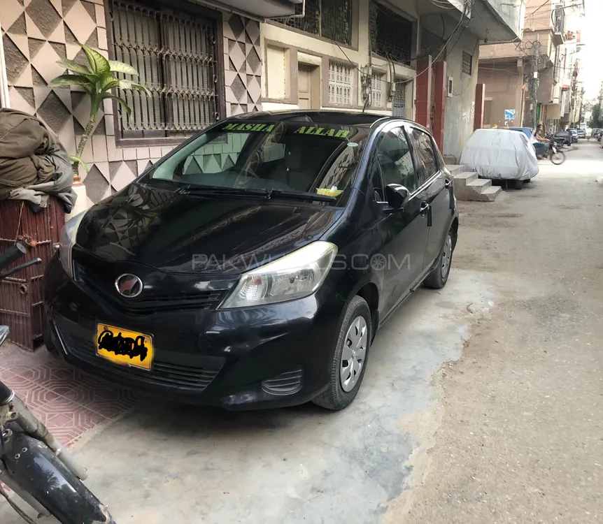 Toyota Vitz 2011 for Sale in Karachi Image-1