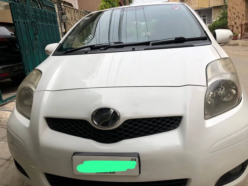 Toyota Vitz 2010 for Sale in Lahore Image-1