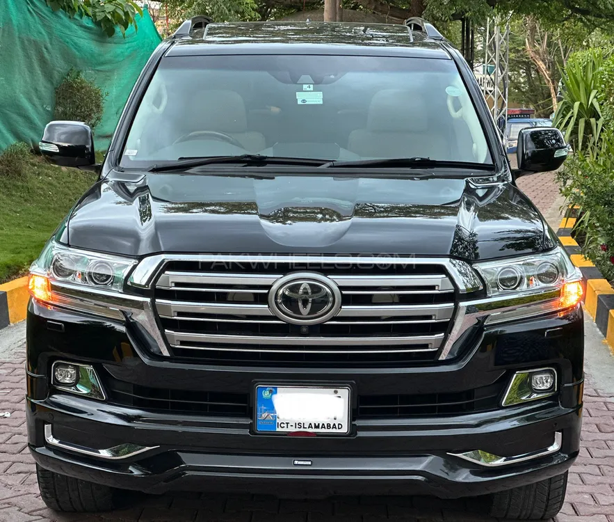 Toyota Land Cruiser 2017 for Sale in Islamabad Image-1
