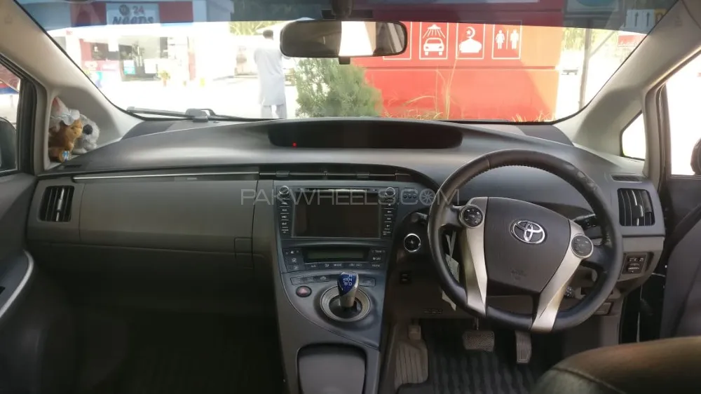 Toyota Prius 2011 for Sale in Islamabad Image-1