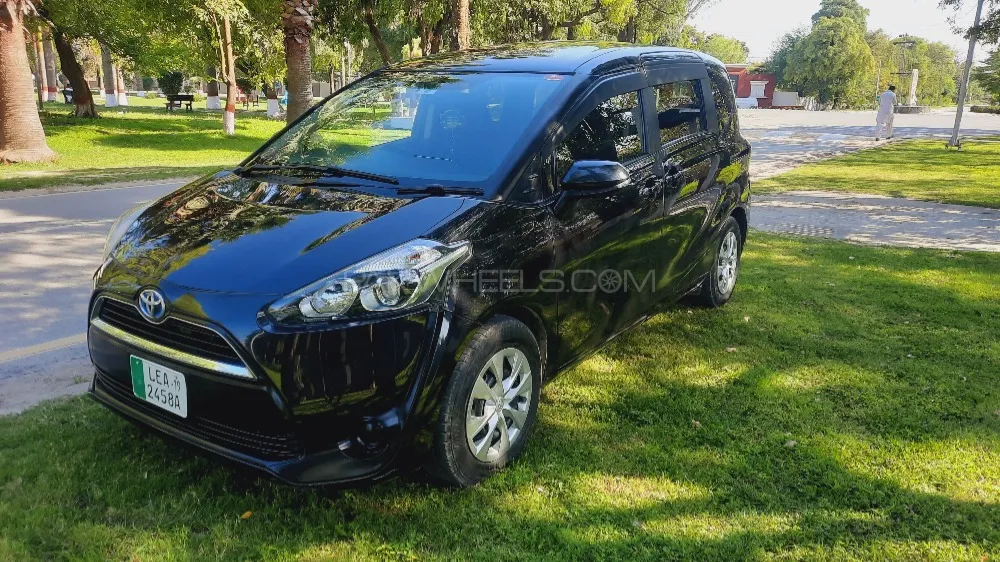 Toyota Sienta 2016 for Sale in Sialkot Image-1