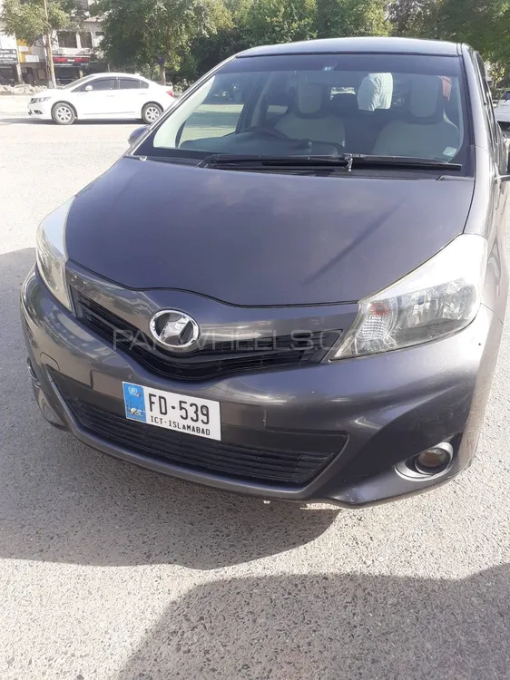 Toyota Vitz 2012 for Sale in Islamabad Image-1