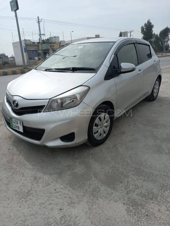 Toyota Vitz 2012 for Sale in Nowshera cantt Image-1