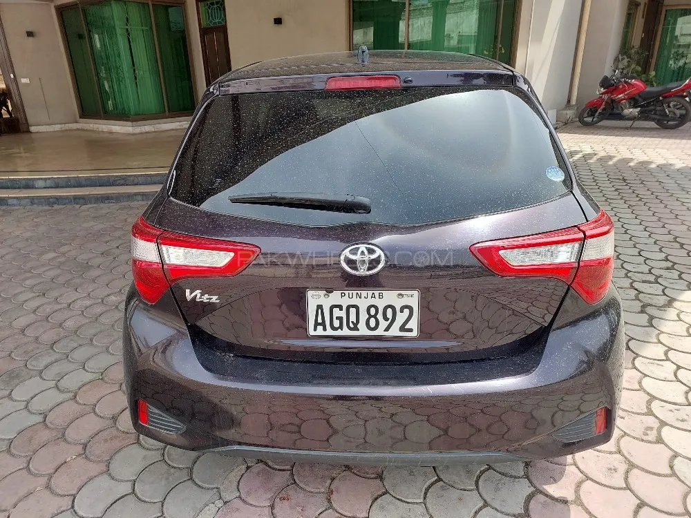 Toyota Vitz 2017 for Sale in Gujranwala Image-1