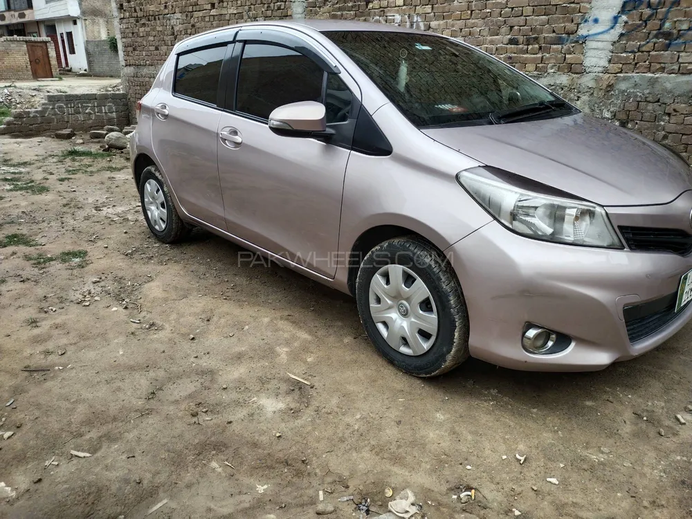 Toyota Vitz 2012 for Sale in Peshawar Image-1