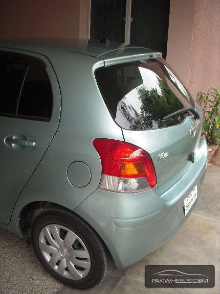 Toyota Vitz 2009 for Sale in Lahore Image-1