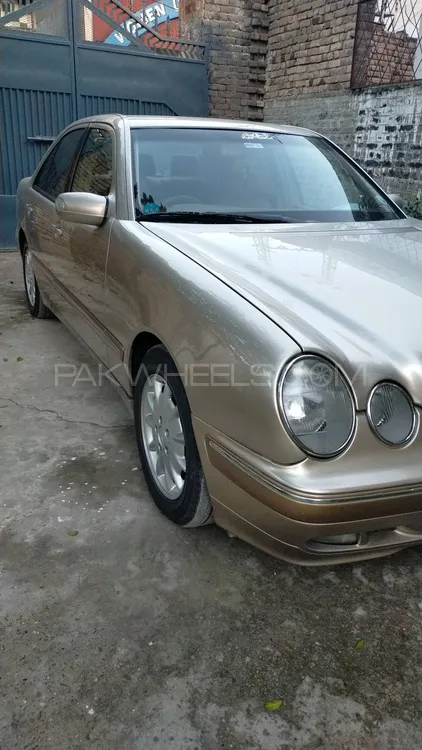 Mercedes Benz E Class 2001 for Sale in Mardan Image-1